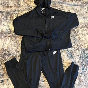 Women Nike sweatpants and jacket